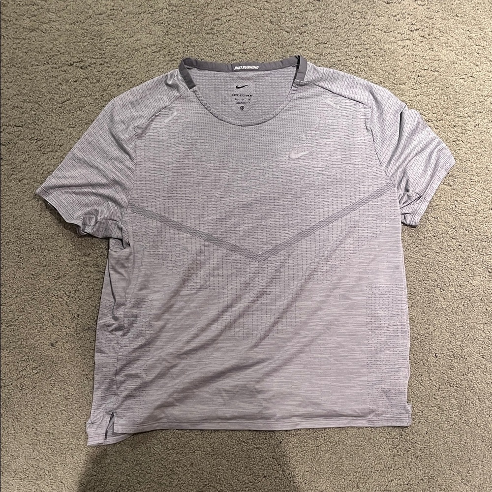 Nike Men's Light Gray Performance Tee